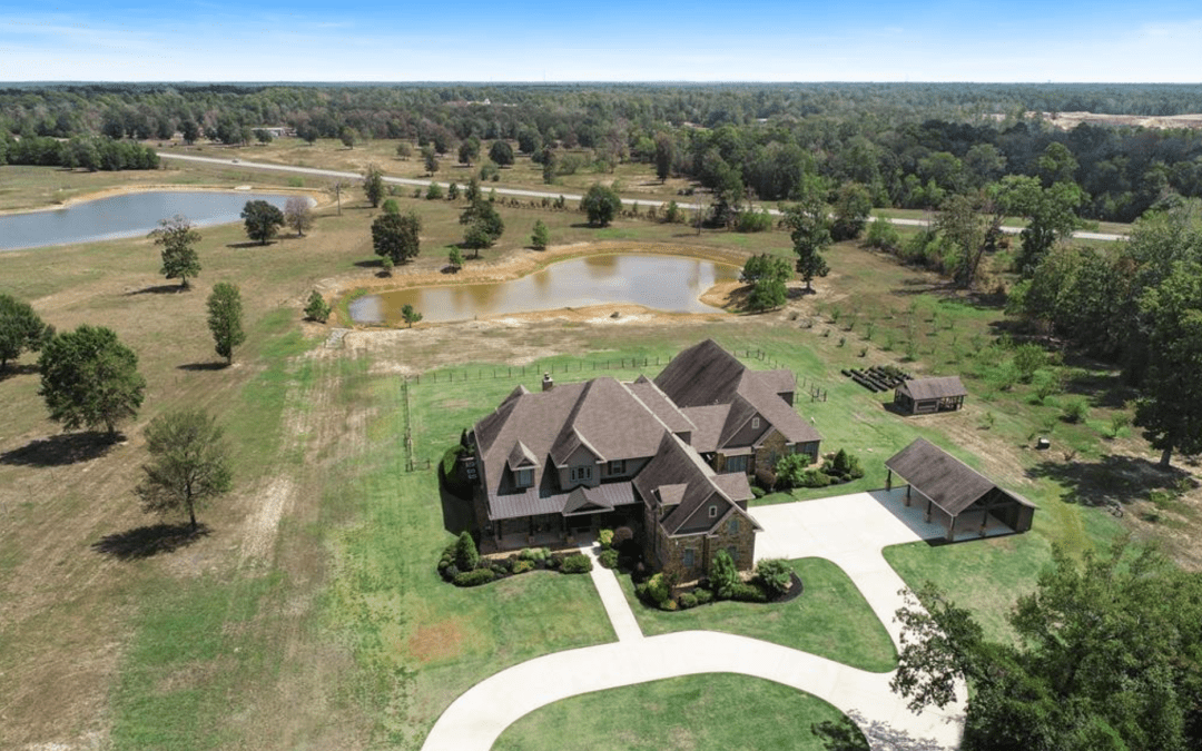 Spacious Estate Home on 10 Acres in Willis, Texas