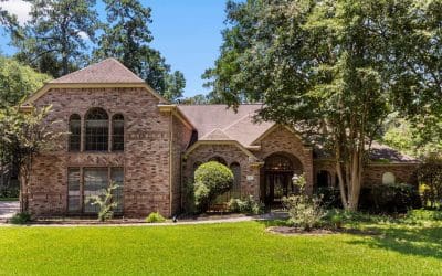 Home on a Large Lot with Garage Apartment