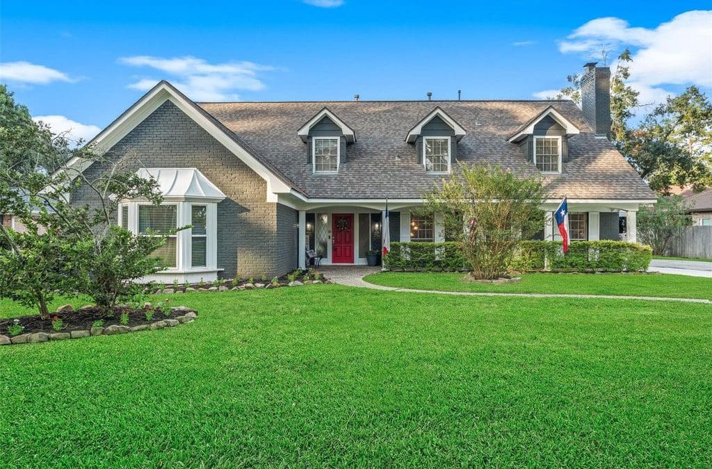 Updated River Plantation Home